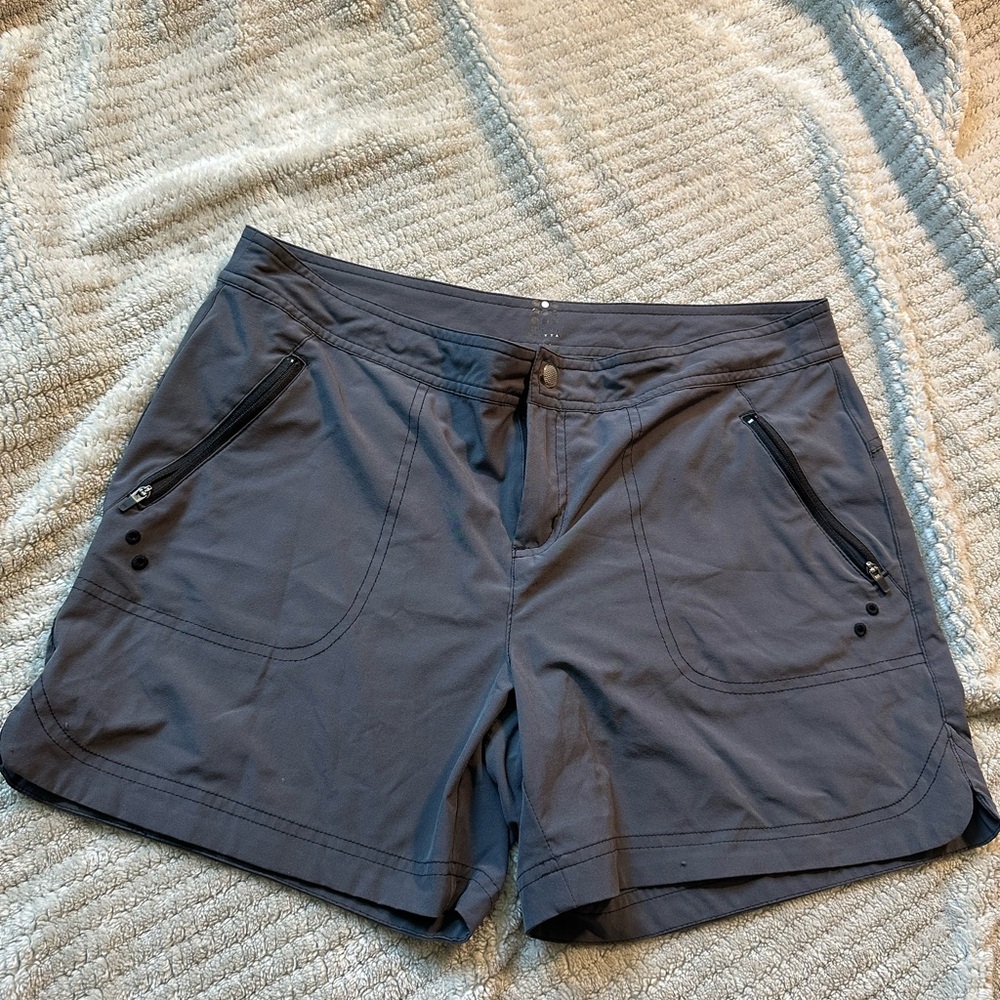Title Nine Rogue 5” Shorts
